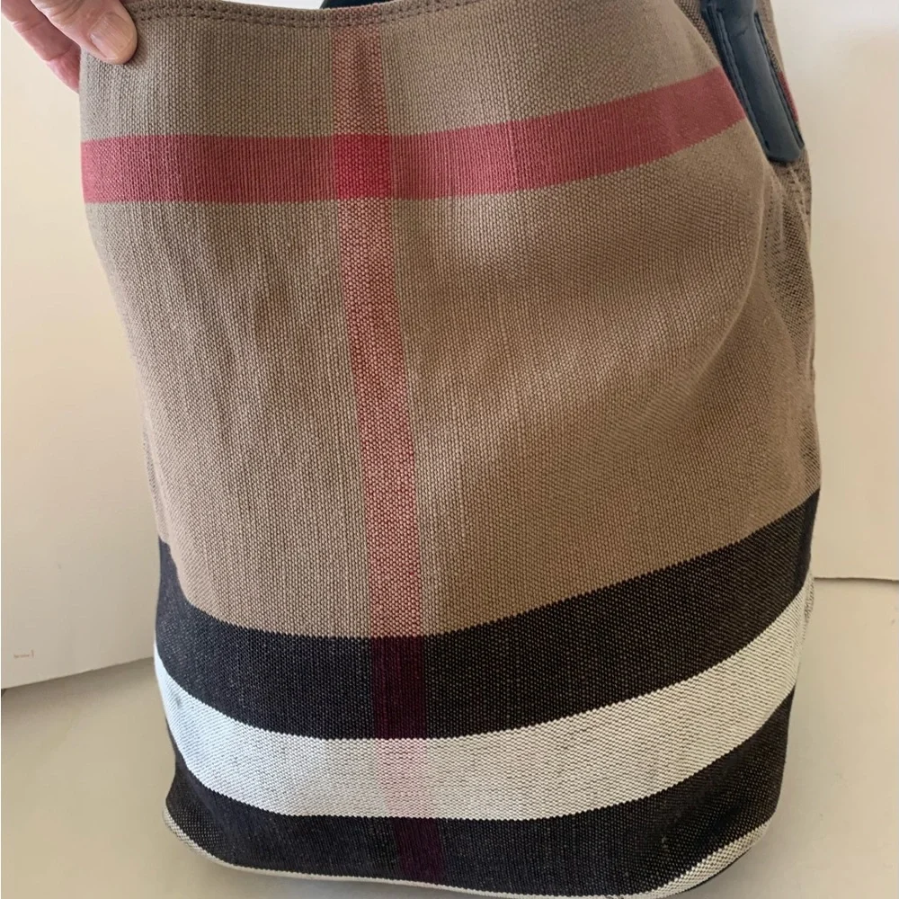 Authentic Burberry Ashby Hobo Bag - Picture 2 of 12